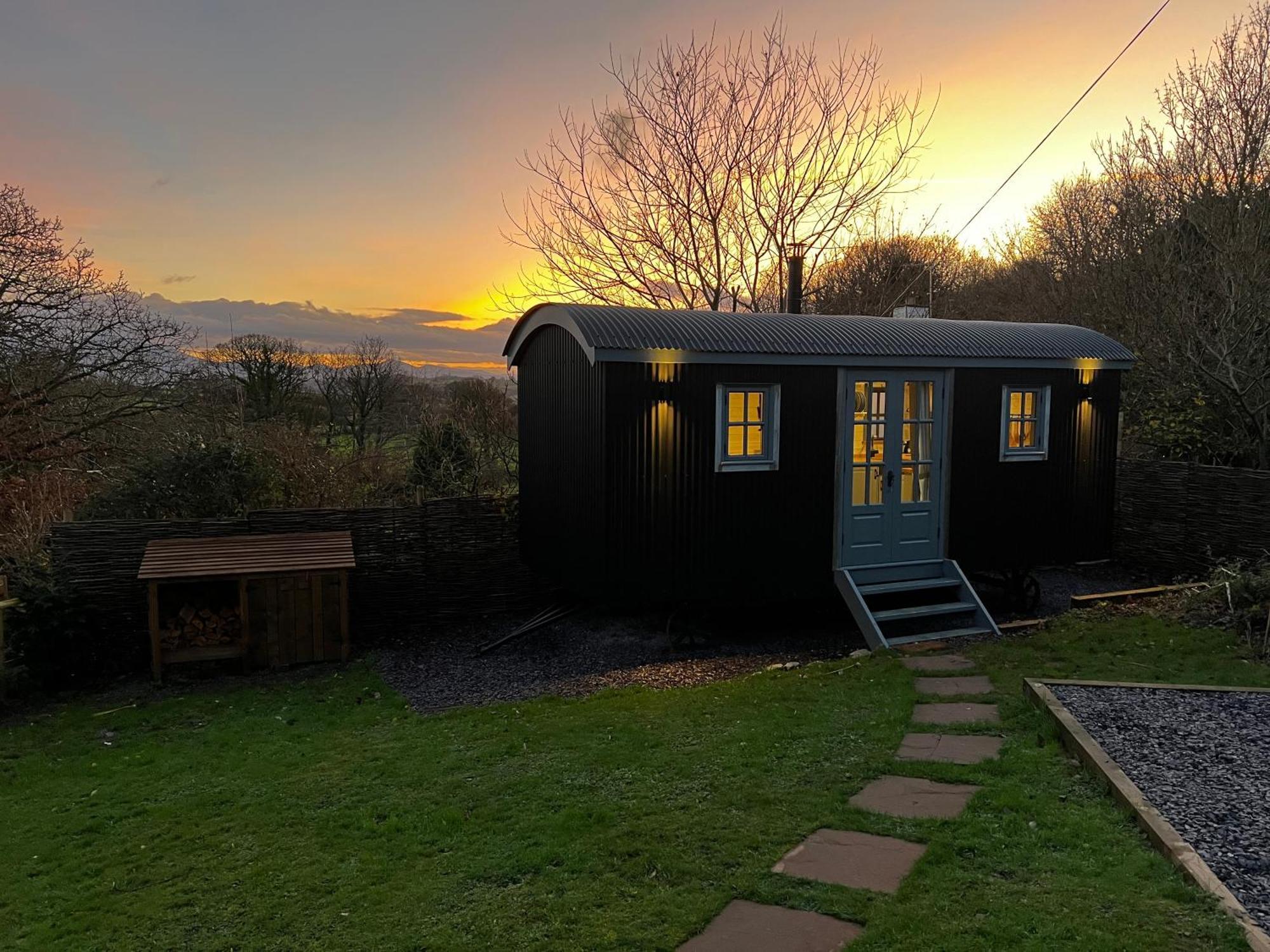 Llangoed Mountain View Shepherd'S Hut For 2 Adults, 1 Dog 빌라 외부 사진