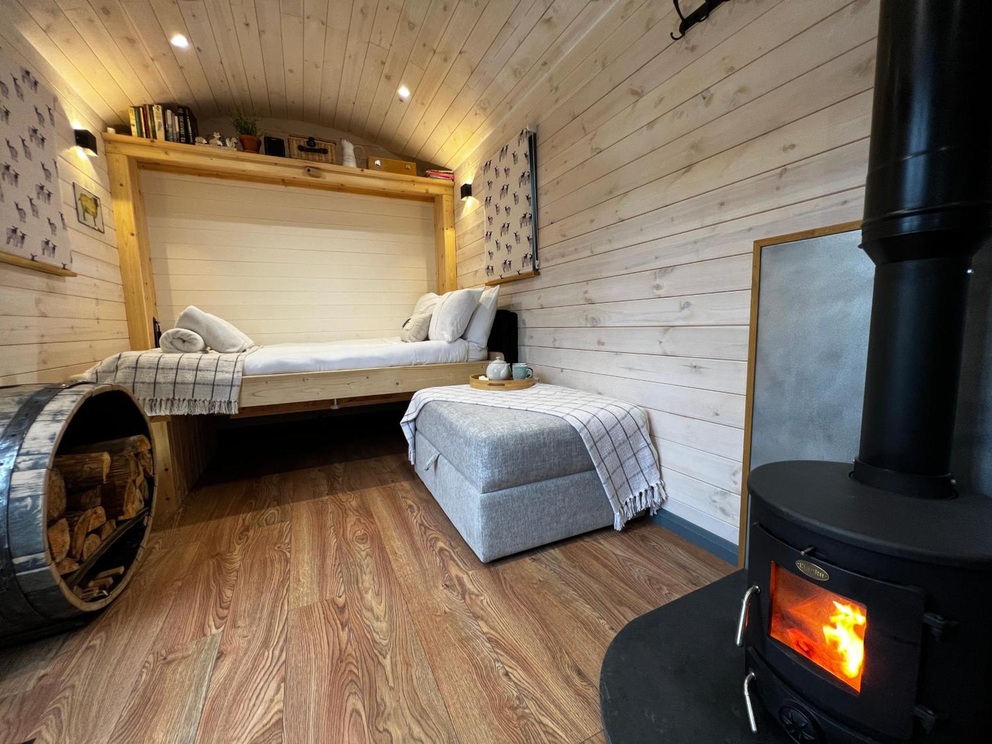 Llangoed Mountain View Shepherd'S Hut For 2 Adults, 1 Dog 빌라 외부 사진