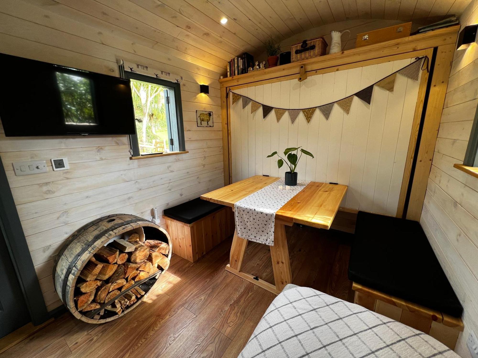 Llangoed Mountain View Shepherd'S Hut For 2 Adults, 1 Dog 빌라 외부 사진